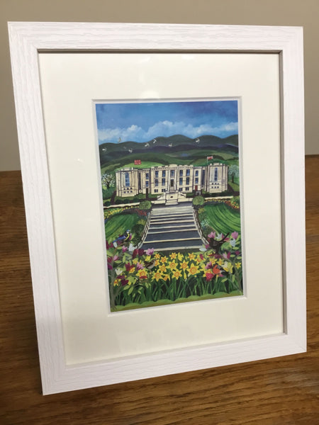 Print wedi'i fframio 'National Library-Llyfrgell' gan Lizzie Spikes