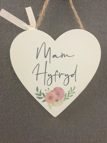 Wooden Heart Hanging Decoration 'Mam Hyfryd' (Lovely Mum)